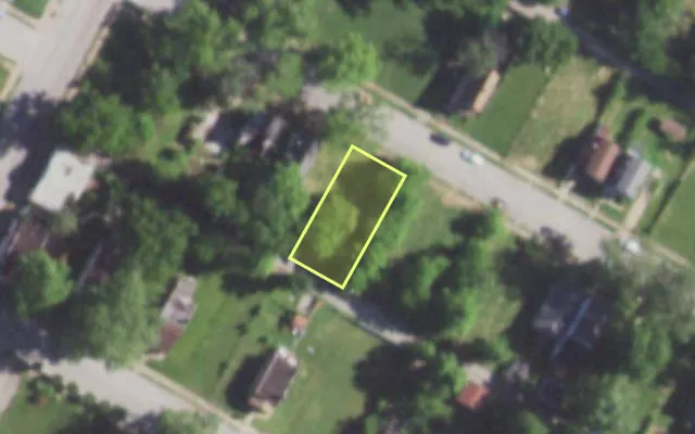 Aerial view of 5740 HIGHLAND AV — vacant lot, St. Louis with approximate parcel outline