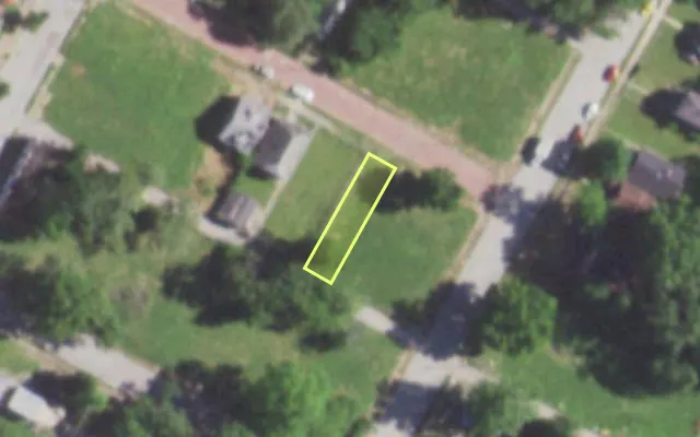 Aerial view of 5554 POWERS AV — vacant lot, St. Louis with approximate parcel outline