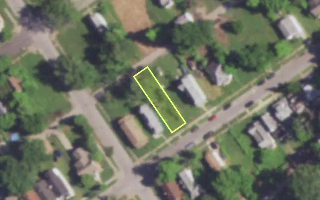 Aerial view of 4907 DAVISON AV — vacant lot, St. Louis with approximate parcel outline