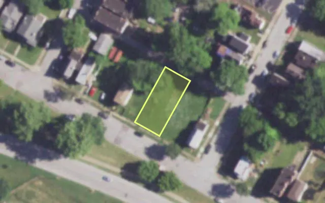 Aerial view of 4043 KOSSUTH AV — vacant lot, St. Louis with approximate parcel outline