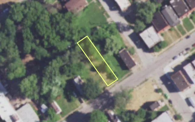 Aerial view of 4565 POPE AV — vacant lot, St. Louis with approximate parcel outline