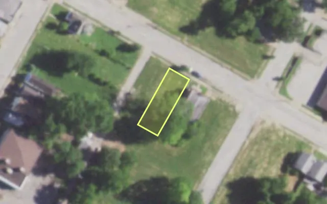Aerial view of 5450 ST LOUIS AV — vacant lot, St. Louis with approximate parcel outline