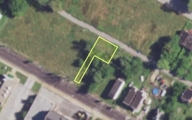 Aerial view of 4327 W ST LOUIS AV — vacant lot, St. Louis with approximate parcel outline