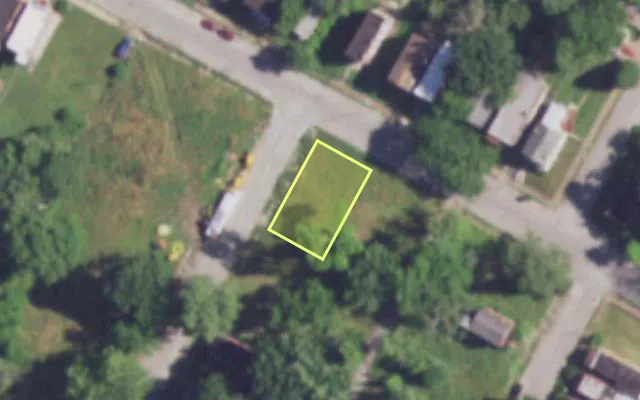 Aerial view of 4240 ASHLAND AV — vacant lot, St. Louis with approximate parcel outline