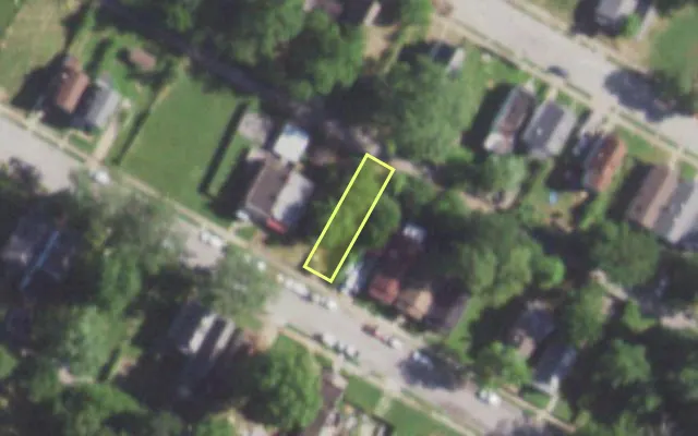 Aerial view of 5661 HIGHLAND AV — vacant lot, St. Louis with approximate parcel outline