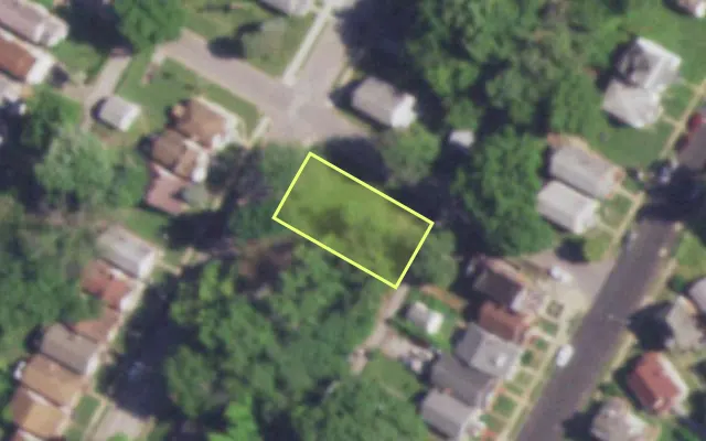 Aerial view of 5596 ERA AV — vacant lot, St. Louis with approximate parcel outline