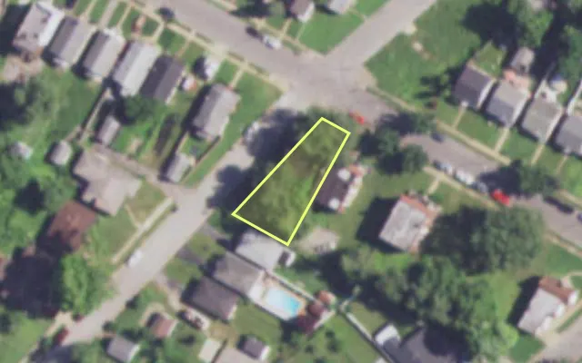Aerial view of 4528 CARTER AV — vacant lot, St. Louis with approximate parcel outline