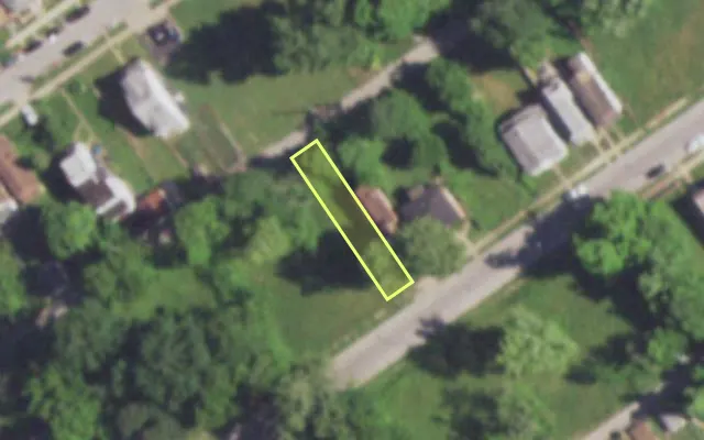 Aerial view of 5441 THRUSH AV — vacant lot, St. Louis with approximate parcel outline