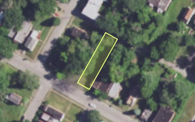 Aerial view of 4211 ASHLAND AV — vacant lot, St. Louis with approximate parcel outline