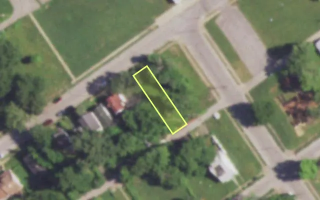 Aerial view of 4970 THRUSH AV — vacant lot, St. Louis with approximate parcel outline