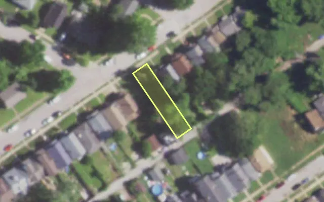 Aerial view of 4740 WREN AV — vacant lot, St. Louis with approximate parcel outline