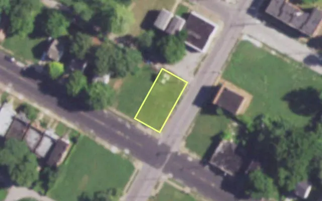 Aerial view of 4101 W LEE AV — vacant lot, St. Louis with approximate parcel outline