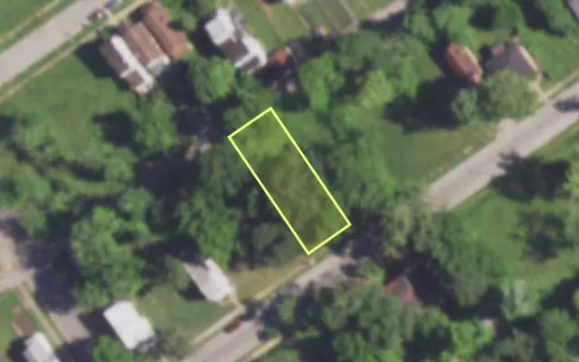 Aerial view of 5421 THRUSH AV — vacant lot, St. Louis with approximate parcel outline