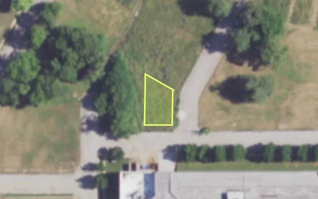 Aerial view of 3105 MAGAZINE ST — vacant lot, St. Louis with approximate parcel outline