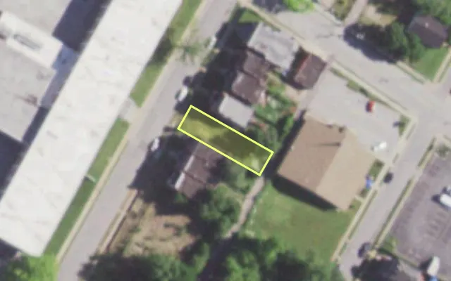 Aerial view of 1384 CLARA AV — vacant lot, St. Louis with approximate parcel outline