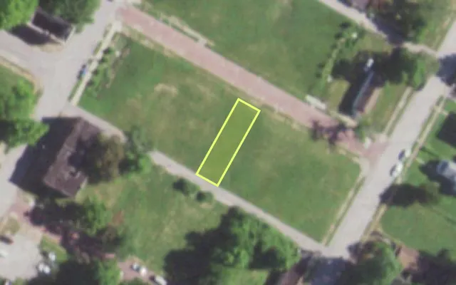 Aerial view of 5562 ST EDWARD AV — vacant lot, St. Louis with approximate parcel outline