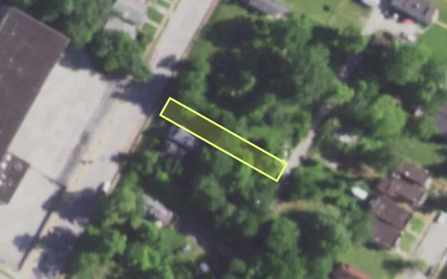 Aerial view of 2526 BELT AV — vacant lot, St. Louis with approximate parcel outline
