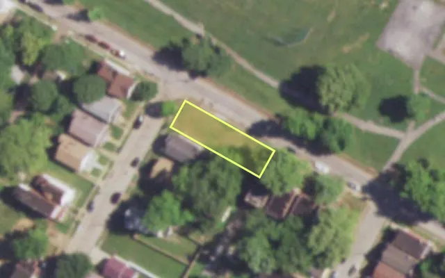 Aerial view of 3032 WALTON PL — vacant lot, St. Louis with approximate parcel outline