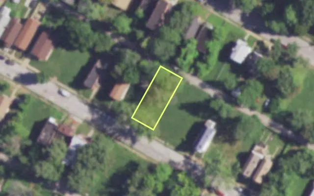 Aerial view of 4455 BESSIE AV — vacant lot, St. Louis with approximate parcel outline