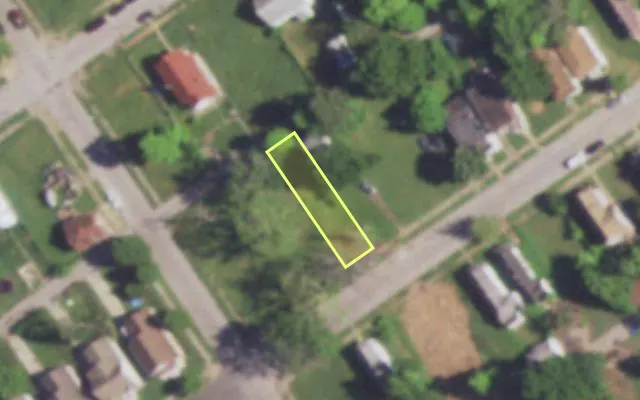 Aerial view of 4909 BEACON AV — vacant lot, St. Louis with approximate parcel outline