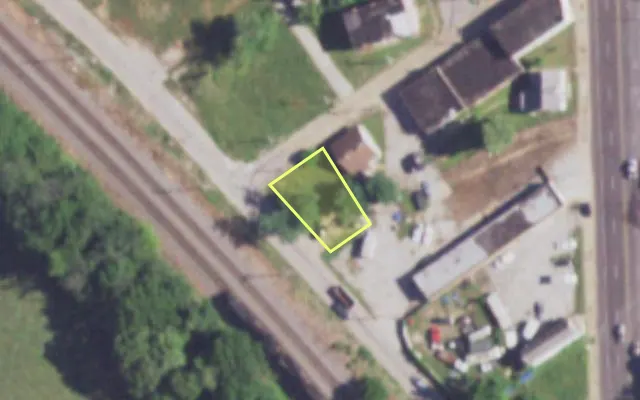 Aerial view of 914 CHRISTIAN AV — vacant lot, St. Louis with approximate parcel outline