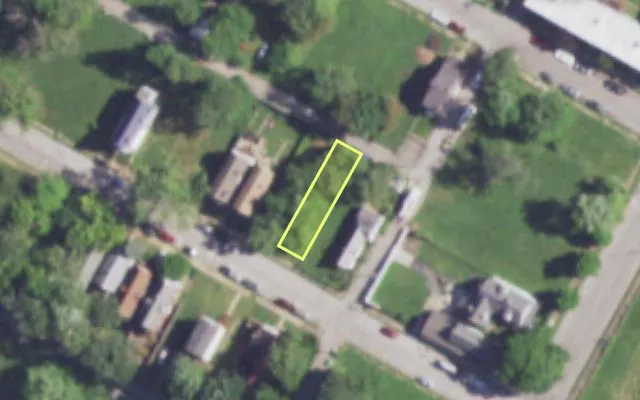 Aerial view of 4423 BESSIE AV — vacant lot, St. Louis with approximate parcel outline