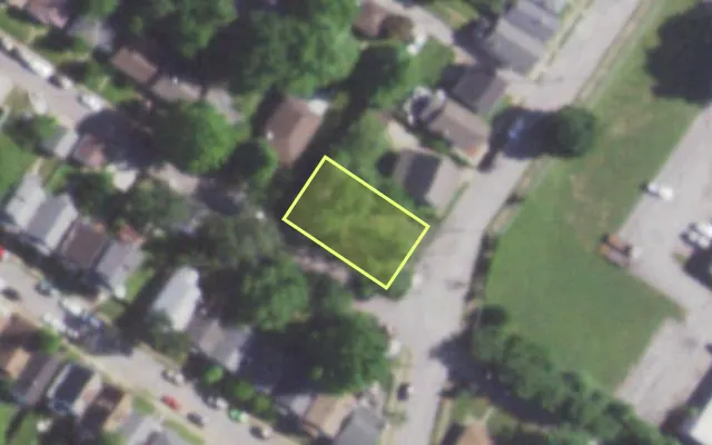Aerial view of 3909 EICHELBERGER ST — vacant lot, St. Louis with approximate parcel outline