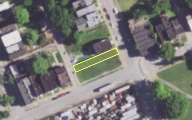 Aerial view of 3905 N 20TH ST — vacant lot, St. Louis with approximate parcel outline