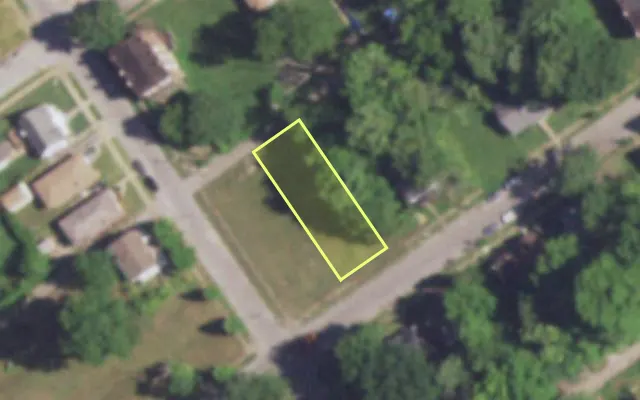 Aerial view of 5207 ROBIN AV — vacant lot, St. Louis with approximate parcel outline
