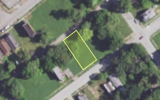 Aerial view of 2017 DESOTO AV — vacant lot, St. Louis with approximate parcel outline