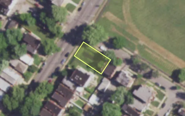 Aerial view of 4400 S GRAND BLVD — vacant lot, St. Louis with approximate parcel outline