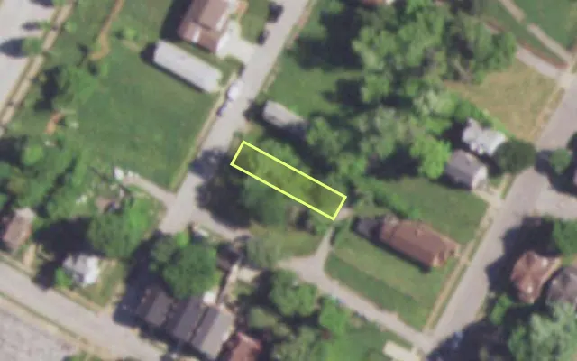 Aerial view of 4220 AUBERT AV — vacant lot, St. Louis with approximate parcel outline