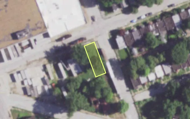 Aerial view of 2100 DESTREHAN ST — vacant lot, St. Louis with approximate parcel outline