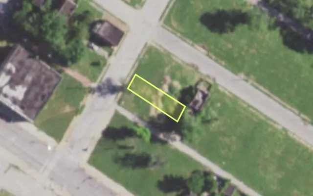 Aerial view of 1516 HAMILTON AV — vacant lot, St. Louis with approximate parcel outline
