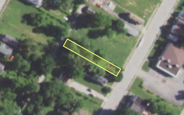 Aerial view of 2825 BELT AV — vacant lot, St. Louis with approximate parcel outline