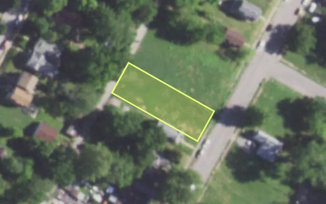 Aerial view of 2539 ARLINGTON AV — vacant lot, St. Louis with approximate parcel outline