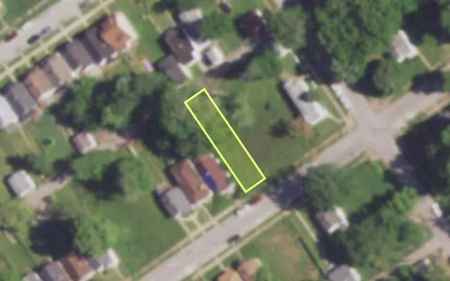 Aerial view of 4767 THRUSH AV — vacant lot, St. Louis with approximate parcel outline