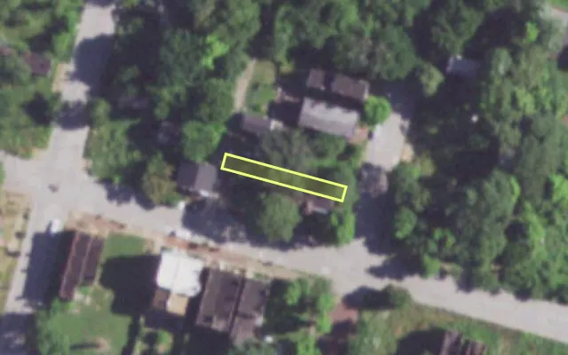Aerial view of 3235 KNAPP ST — vacant lot, St. Louis with approximate parcel outline
