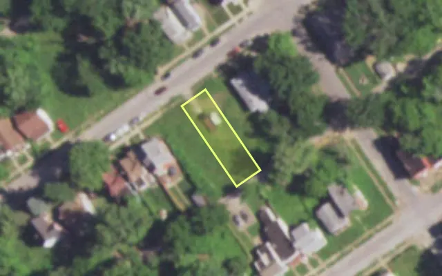 Aerial view of 5064 THRUSH AV — vacant lot, St. Louis with approximate parcel outline