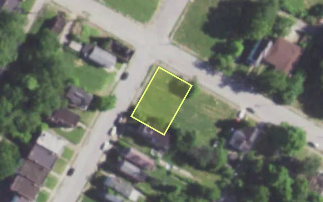 Aerial view of 5390 WABADA AV — vacant lot, St. Louis with approximate parcel outline