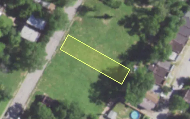 Aerial view of 2830 ARLINGTON AV — vacant lot, St. Louis with approximate parcel outline