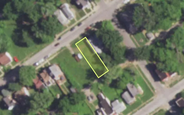 Aerial view of 5070 THRUSH AV — vacant lot, St. Louis with approximate parcel outline