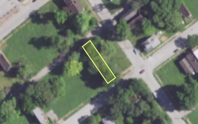 Aerial view of 2005 DESOTO AV — vacant lot, St. Louis with approximate parcel outline