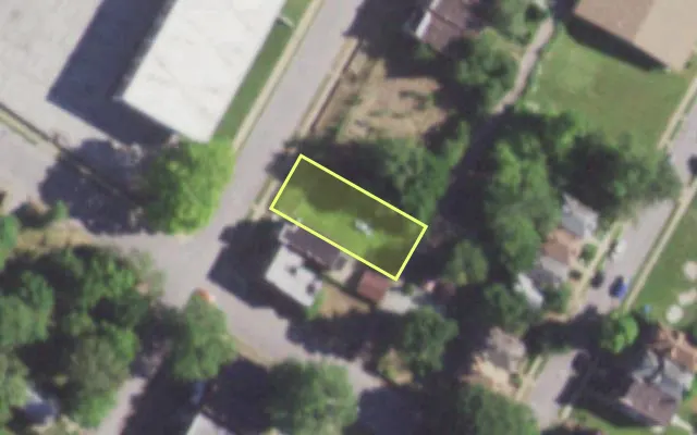 Aerial view of 1360 CLARA AV — vacant lot, St. Louis with approximate parcel outline