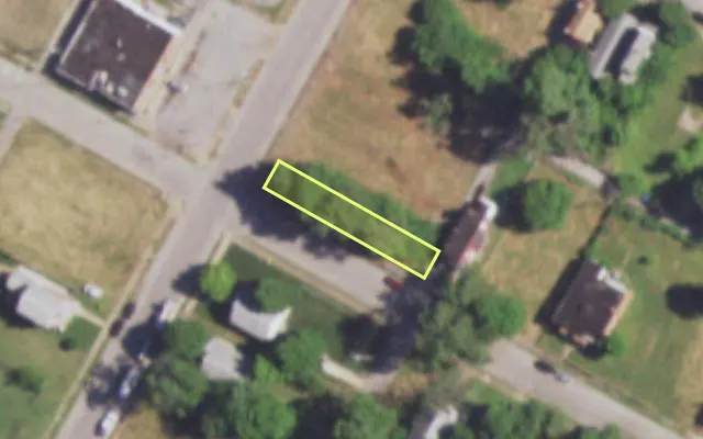 Aerial view of 2500 N TAYLOR AV — vacant lot, St. Louis with approximate parcel outline