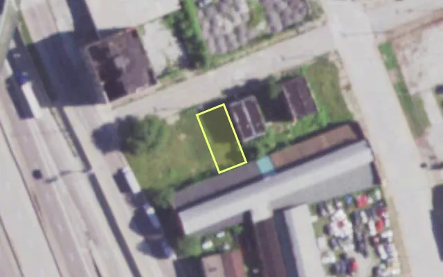 Aerial view of 918 TYLER ST — vacant lot, St. Louis with approximate parcel outline