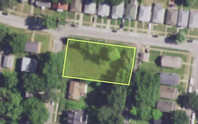Aerial view of 2 GAST PL — vacant lot, St. Louis with approximate parcel outline