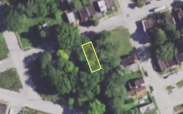 Aerial view of 1914 ANGELRODT ST — vacant lot, St. Louis with approximate parcel outline