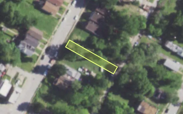 Aerial view of 2804 BELT AV — vacant lot, St. Louis with approximate parcel outline