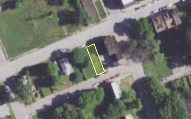 Aerial view of 1906 MALLINCKRODT ST — vacant lot, St. Louis with approximate parcel outline